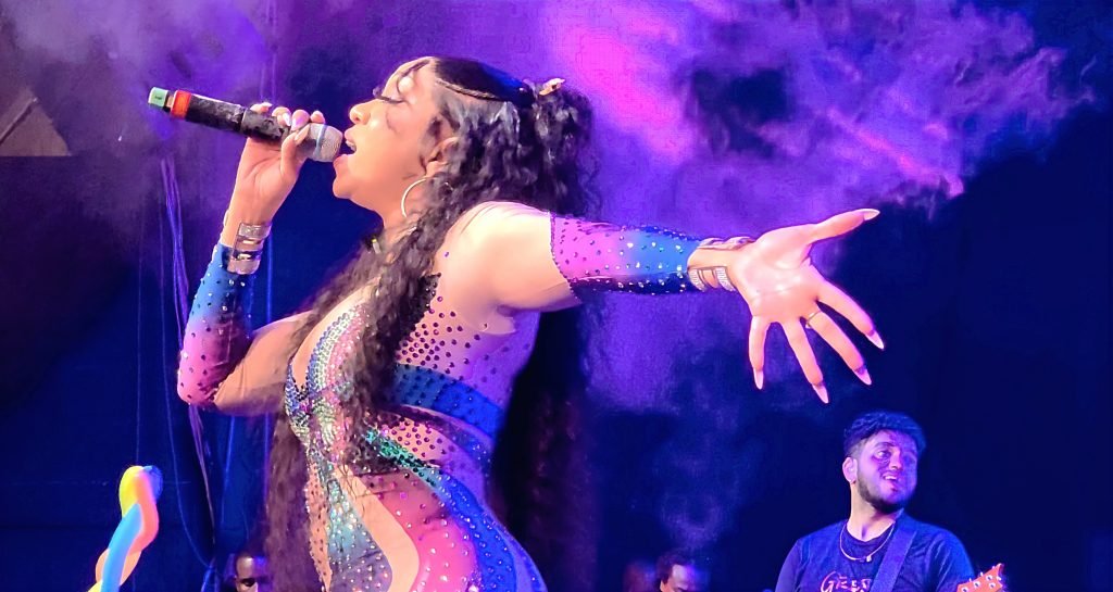 Destra Garcia Performing Live!!!!